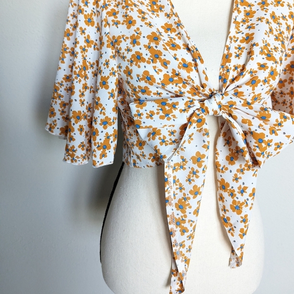 White orange and blue floral flounce sleeve cropped tie front top size L - Picture 3 of 8